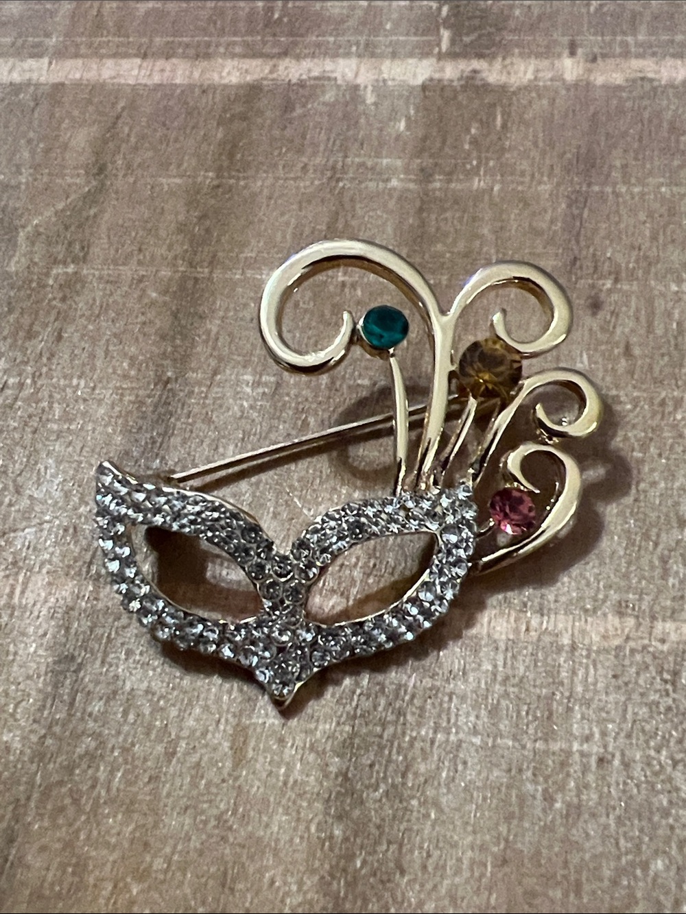 3/$18 NWOT Crystal Masquerade Mask Brooch with Multicolor Accent Stones Lot 665